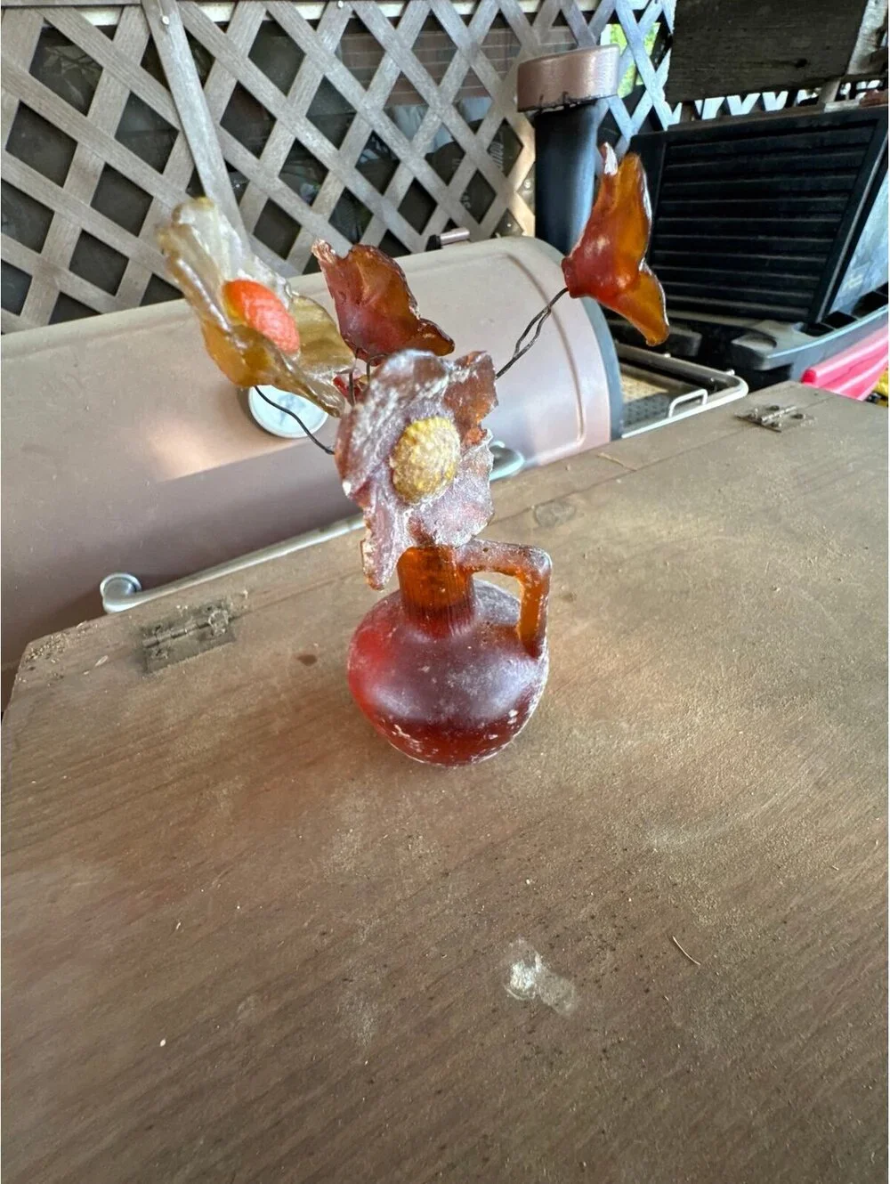 VINTAGE LUCITE RETRO FLORAL ARRANGEMENT VASE DECOR